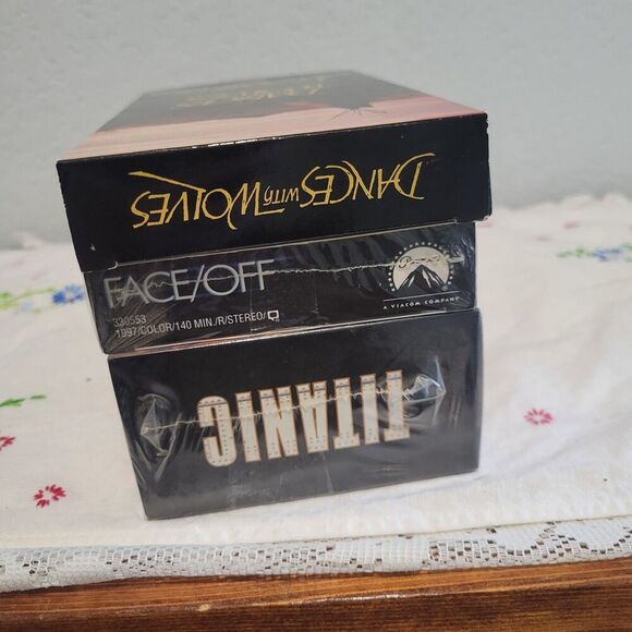 Lot of 3 VHS 90s Movies, Face/Off & Titanic Sealed, Dances W/ Wolves unsealed - Picture 4 of 16